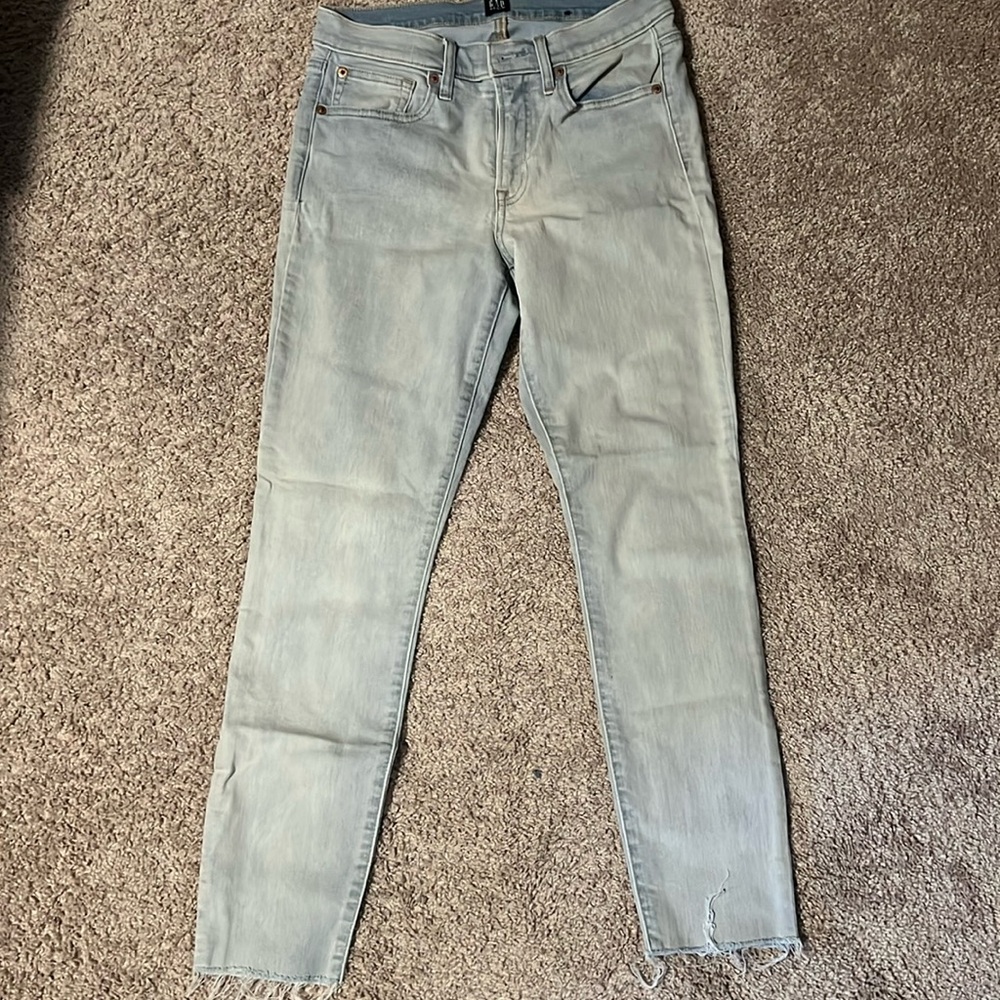 Gap size 28 True Skinny Jeans